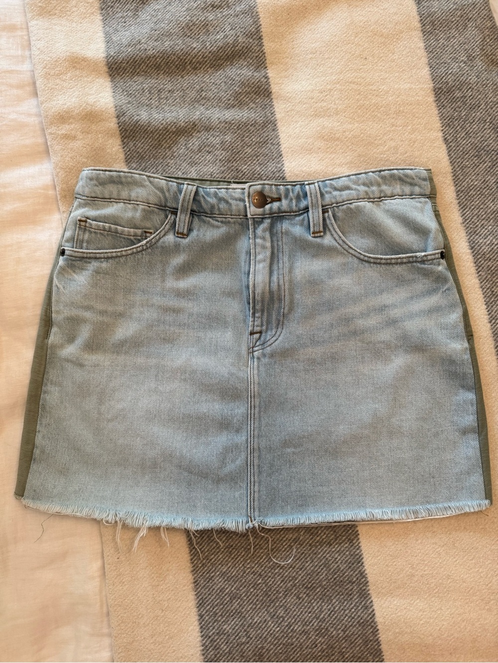 Frame Color block Mini Skirt with Frayed Hem